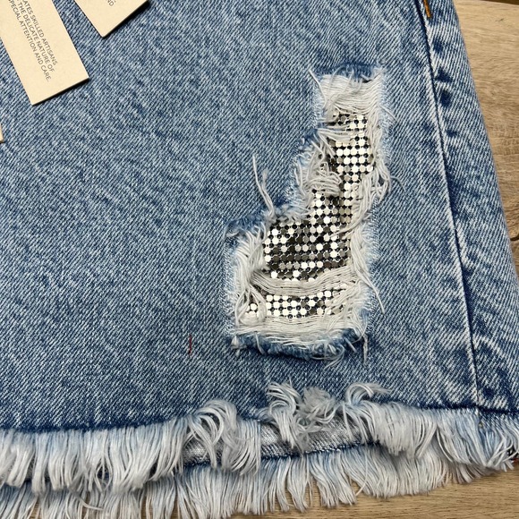 NWT: Alice & Olivia Denim Chainmail Mini Skirt Frayed Hem - Size 32 - Picture 4 of 10